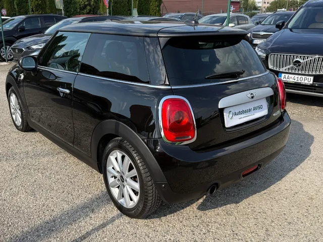 Mini Cooper 1.5 – fotografia 4 z 15