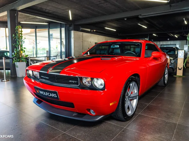 Dodge Challenger SRT8 6.1 HEMI – fotografia 3 z 15
