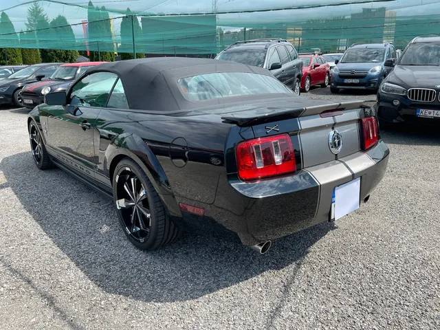 Ford Mustang 4.0 V6 Cabrio – fotografia 6 z 15