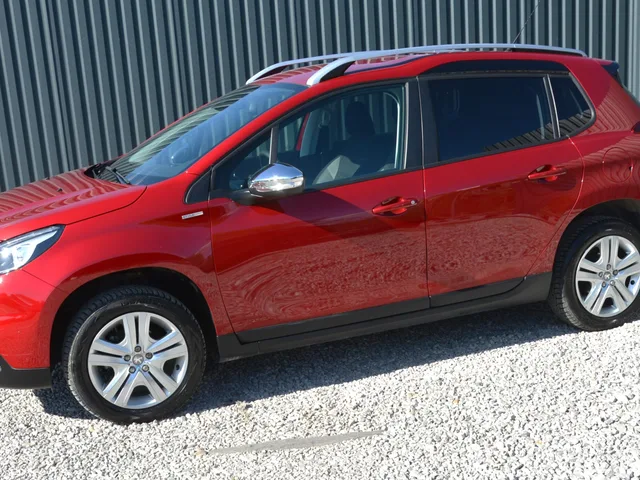 Peugeot 2008 1.2 PureTech Style – fotografia 2 z 15
