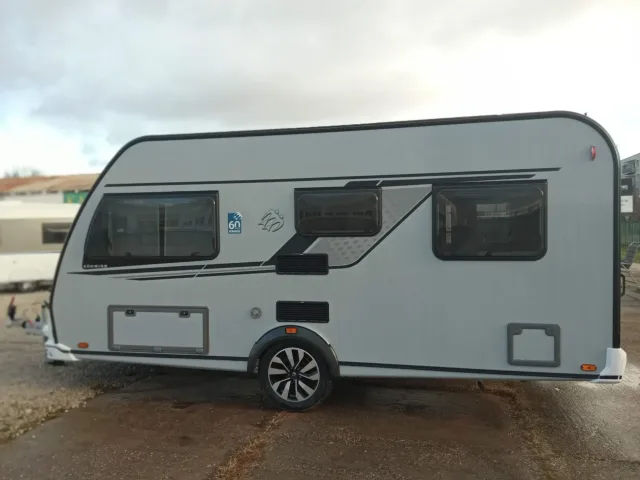 Knaus Südwind 450 FU 60 Years – fotografia 4 z 15
