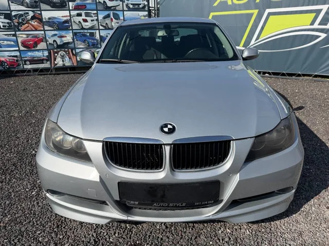 BMW 318i – fotografia 4 z 15