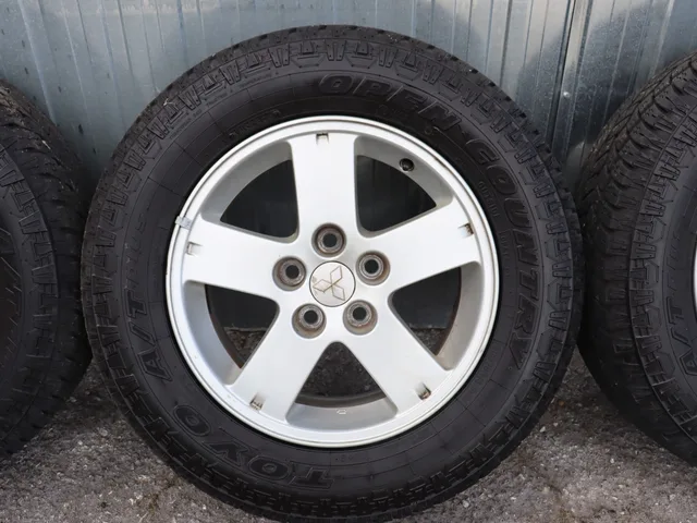 Al. disky na Mitsubishi Outlander 215/70 R16 – fotografia 3 z 11