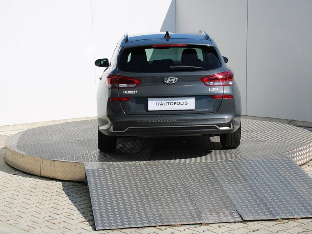 Hyundai i30 CW Family 1.5 T-GDi MHEV – fotografia 4 z 15