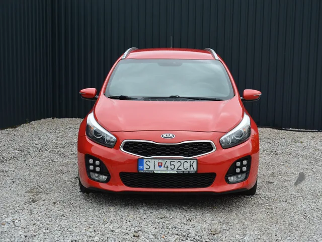 Kia Cee'd Sporty Wagon 1.6 CRDi GT Line – fotografia 5 z 15