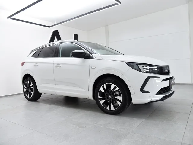 Opel Grandland 1.2 Ultimate A/T – fotografia 6 z 15
