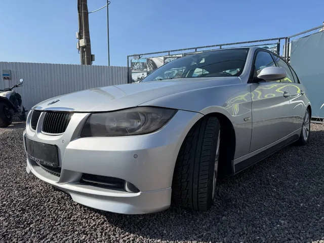 BMW 318i – fotografia 5 z 15