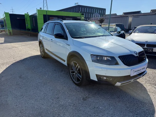 Škoda Octavia Combi 2.0 TDI Edition 4x4 DSG – fotografia 3 z 15