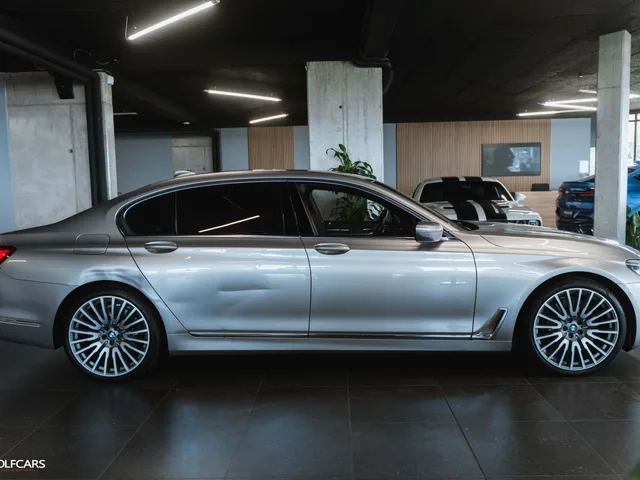 BMW 750Li xDrive Individual – fotografia 6 z 15