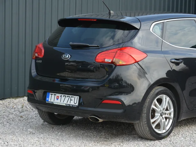 KIA Cee'd 1.6 CRDi – fotografia 6 z 15