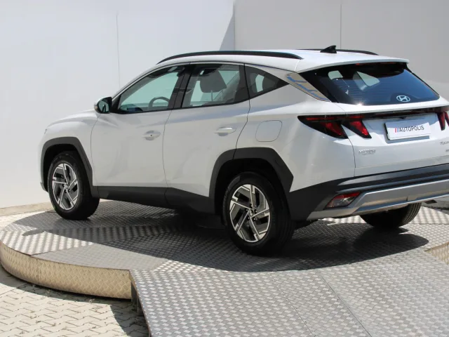Hyundai Tucson 1.6 T-GDi HEV Hybrid – fotografia 3 z 15