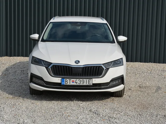Škoda Octavia Combi 2.0 TDI DSG Style – fotografia 5 z 15