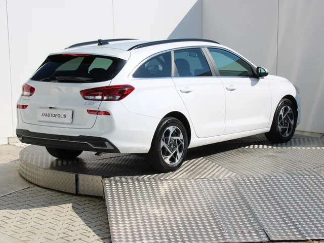 Hyundai i30 CW Family 1.5 T-GDi MHEV – fotografia 5 z 15