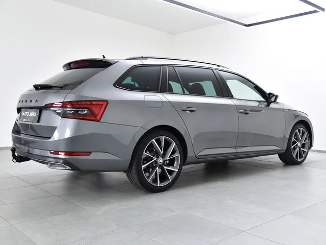 Škoda Superb Combi 2.0 TDI Sportline DSG – fotografia 6 z 15