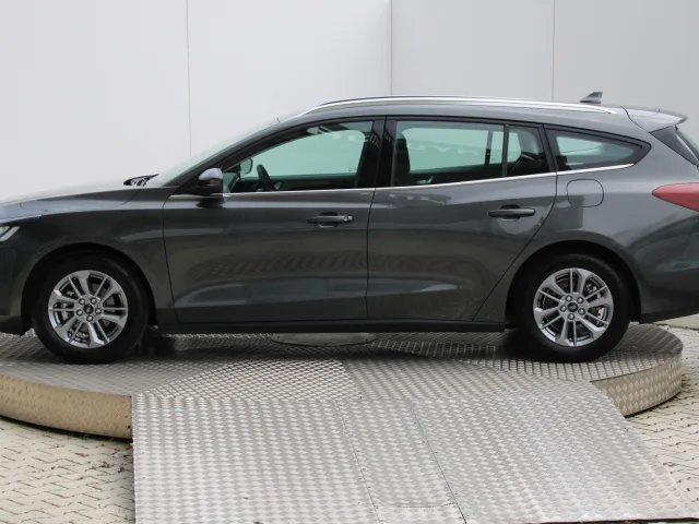 Ford Focus Combi 1.0 EcoBoost mHEV Titanium – fotografia 5 z 15