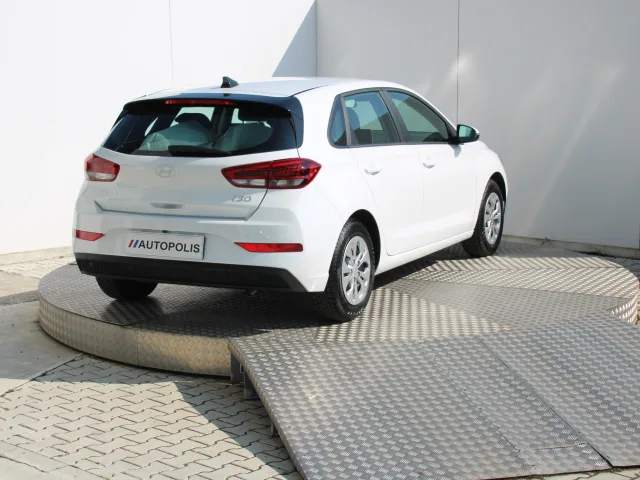Hyundai i30 Comfort 1,5 DPi – fotografia 5 z 15