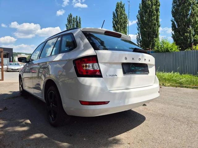 Škoda Fabia 1.0 TSI Active – fotografia 4 z 15