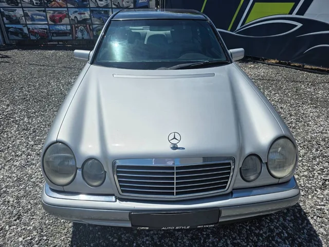 Mercedes-Benz E trieda Sedan 2.9 D – fotografia 3 z 15