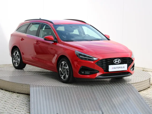 Hyundai i30 CW Family 1.5 T-GDi MHEV 103 kW A/T7 – fotografia 2 z 15