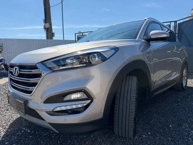 Hyundai Tucson 1.7 CRDi Comfort – fotografia 5 z 15