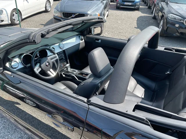 Ford Mustang 4.0 V6 Cabrio – fotografia 3 z 15