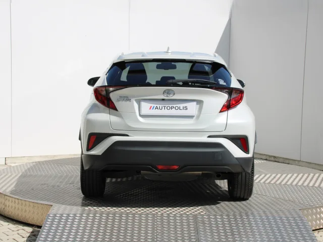 Toyota C-HR 1.2 Turbo 85 kW – fotografia 4 z 15