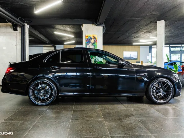 Mercedes-Benz AMG E 63 4MATIC – fotografia 6 z 15