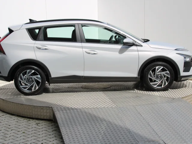 Hyundai Bayon 1.0 T-GDI Comfort 7DCT – fotografia 6 z 15