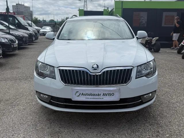 Škoda Superb Combi 2.0 TDI Elegance DSG – fotografia 2 z 15