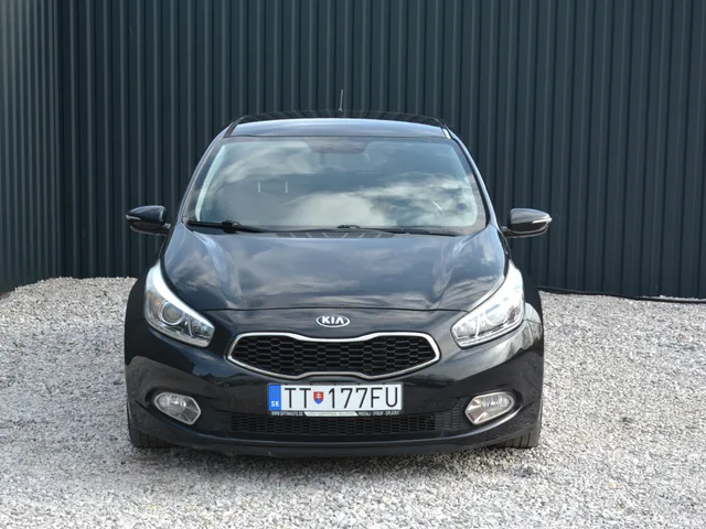 KIA Cee'd 1.6 CRDi – fotografia 3 z 15