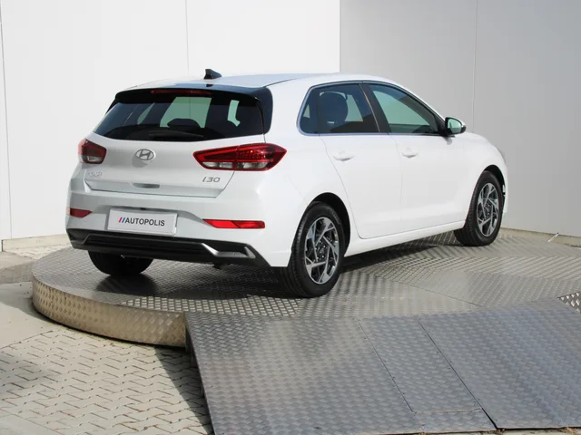 Hyundai i30 1.0 T-GDi Family – fotografia 5 z 15