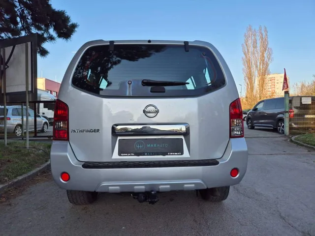Nissan Pathfinder 2.5 dCi SE – zdjęcie 5 z 15