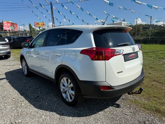 Toyota RAV4 2.2 D-4D Premium – fotografia 6 z 13