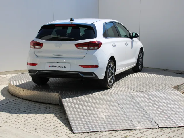 Hyundai i30 Family 1,5 DPi – fotografia 5 z 15