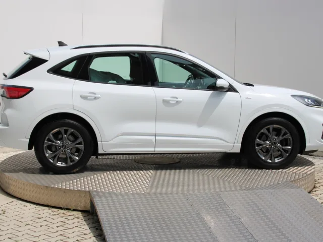 Ford Kuga 1.5 TDCi 88 kW A/T8 – fotografia 6 z 15