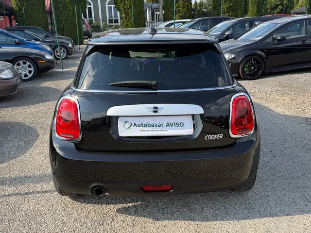 Mini Cooper 1.5 – fotografia 5 z 15