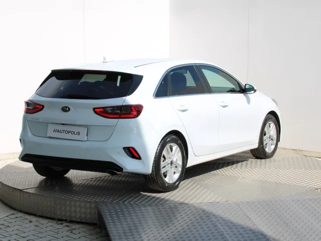 Kia Ceed 1.5 T-GDi Gold – fotografia 5 z 15