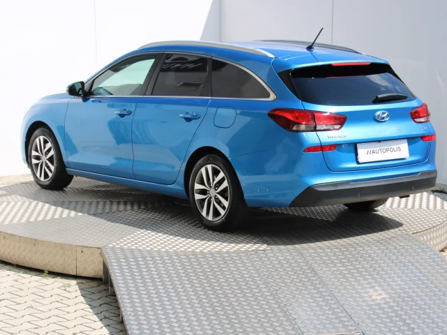 Hyundai i30 CW Family 1.4 T-GDi 103 kW AT/7 – fotografia 4 z 15