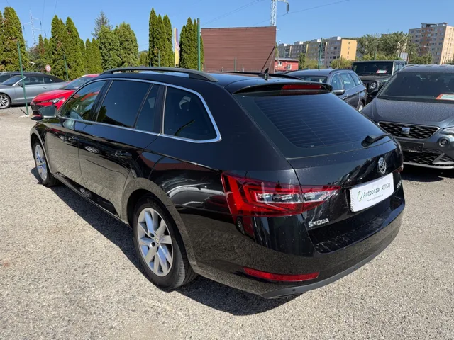 Škoda Superb Combi 1.4 TSI ACT Ambition DSG – fotografia 6 z 15