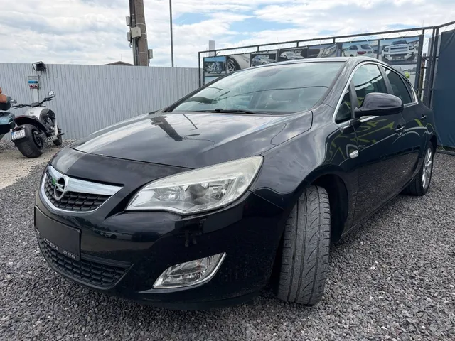 Opel Astra 1.4 ecoFLEX Essentia – fotografia 6 z 15