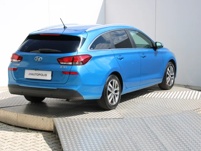 Hyundai i30 CW Family 1.4 T-GDi 103 kW AT/7 – fotografia 6 z 15