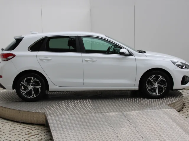 Hyundai i30 1.6 CRDi 85 kW – fotografia 6 z 15