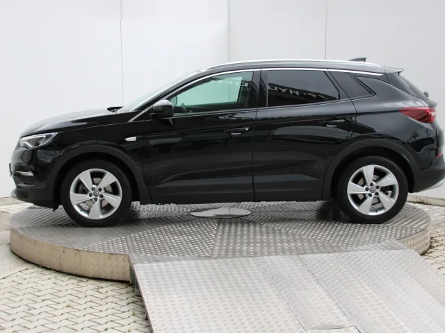 Opel Grandland X 1.6 133kW AT/8 – fotografia 2 z 15