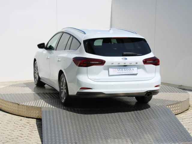 Ford Focus Combi 1.5 EcoBlue Titanium – fotografia 6 z 15
