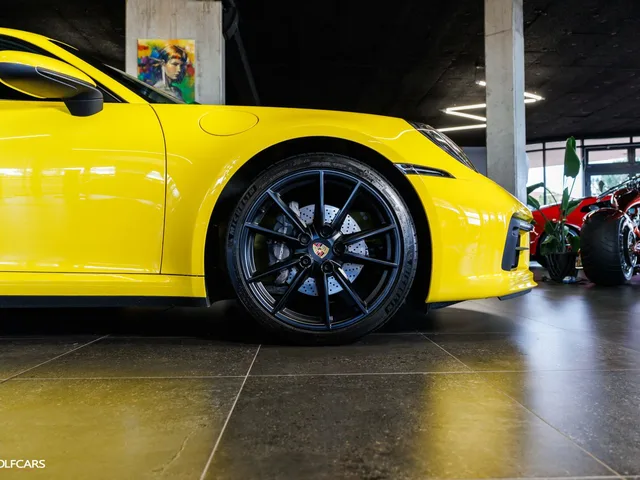 Porsche 911 Carrera 4 Coupé – fotografia 4 z 15