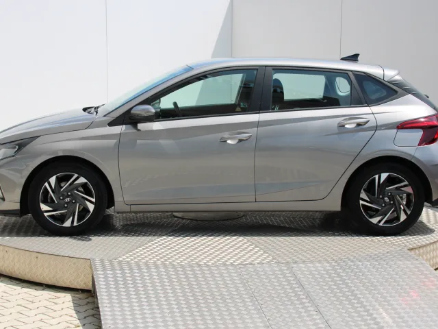 Hyundai i20 1.0 T-GDi Family 74 kW – fotografia 3 z 15