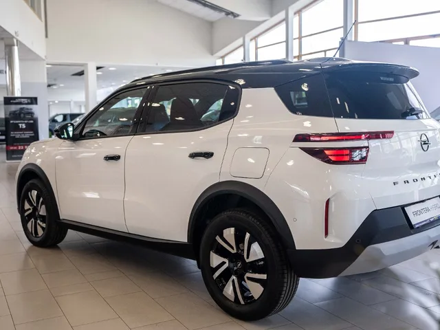 Opel Frontera Ultimate Hybrid 48V 81kW – fotografia 4 z 14