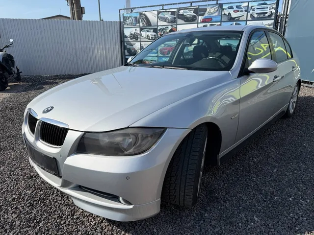 BMW 318i – fotografia 6 z 15
