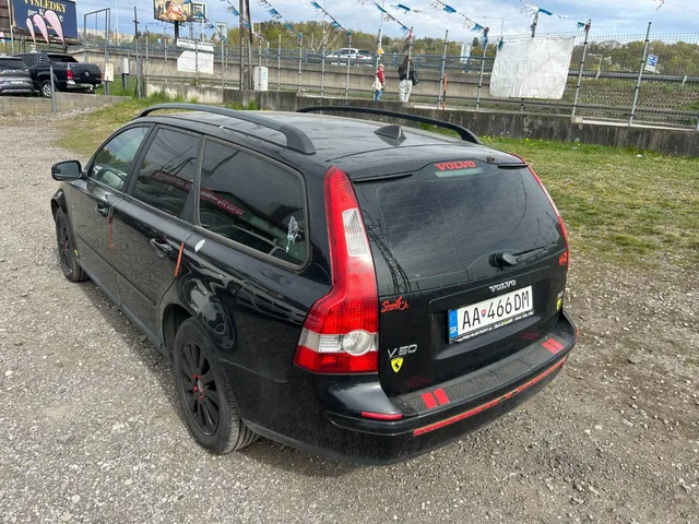 Volvo V50 1.6 D Momentum – fotografia 6 z 12