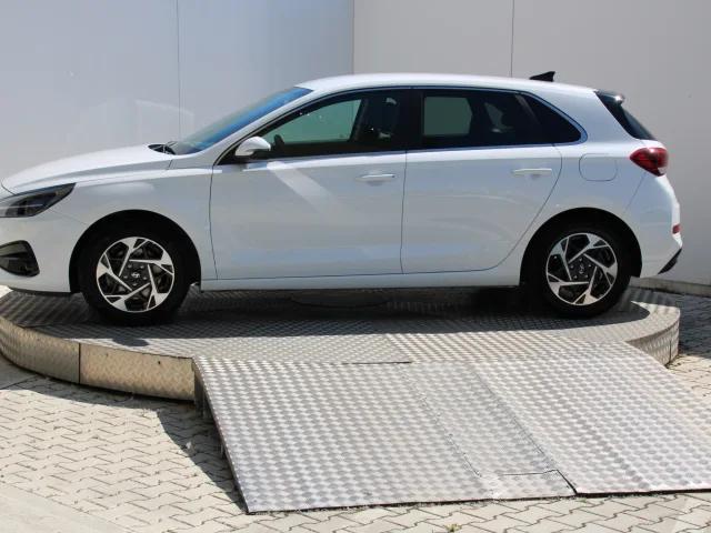 Hyundai i30 Family 1,5 DPi – fotografia 3 z 15